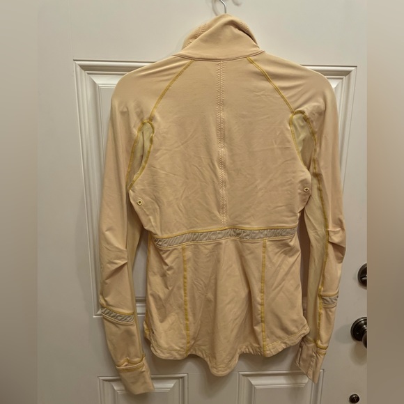 ⬇️ $ 35. ⬇️ Lululemon Size 10 long sleeve sweater in a light banana colour - Picture 2 of 12